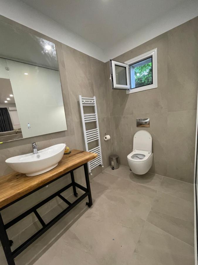 Central Luxury Apartment In Paralia Ofryniou Ofrínion Buitenkant foto