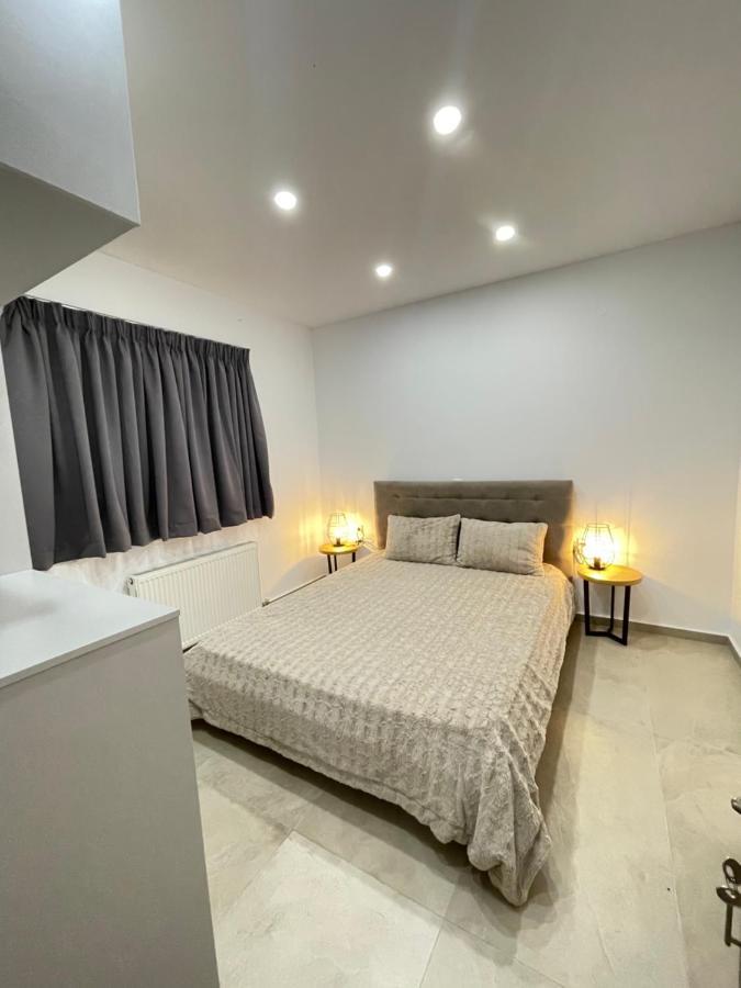 Central Luxury Apartment In Paralia Ofryniou Ofrínion Buitenkant foto