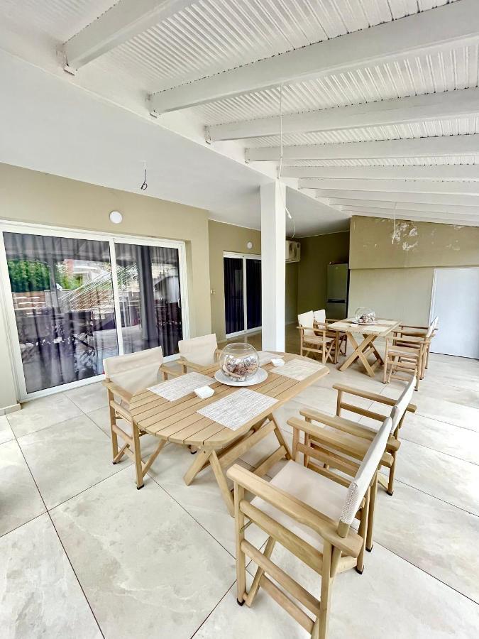 Central Luxury Apartment In Paralia Ofryniou Ofrínion Buitenkant foto