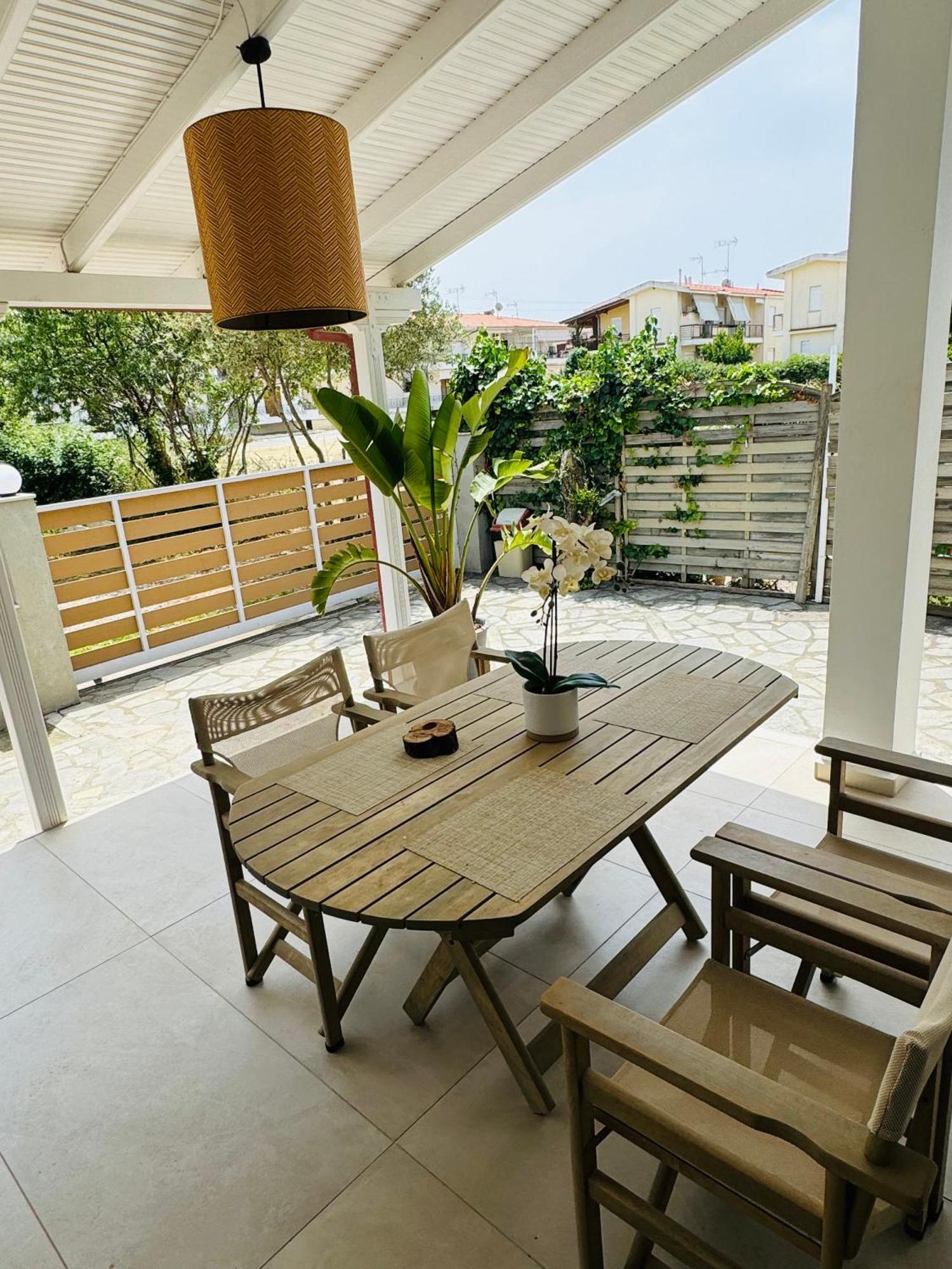 Central Luxury Apartment In Paralia Ofryniou Ofrínion Buitenkant foto